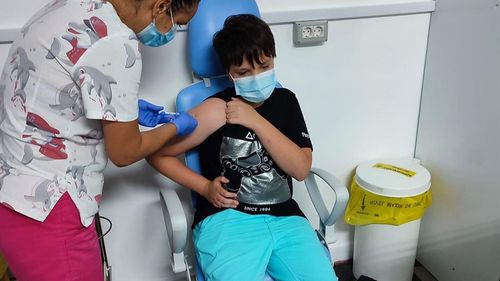 Studiu american: Riscul de spitalizare al băieților sănătoși din cauza unui efect advers rar al vaccinului anti-Covid-19 Pfizer ar putea fi mai mare decât riscul de spitalizare din cauza bolii