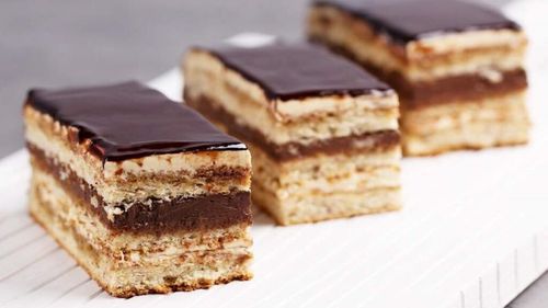 Opéra, un tort rafinat și delicat devenit un desert simbol al Parisului