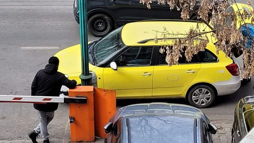 Falși parcagii care percepeau ilegal taxe pe Calea Floreasca, amendați de poliție / Circa 850 de sancțiuni în valoare de 180.000 de lei pentru astfel de infracțiuni, în primele trei luni ale anului