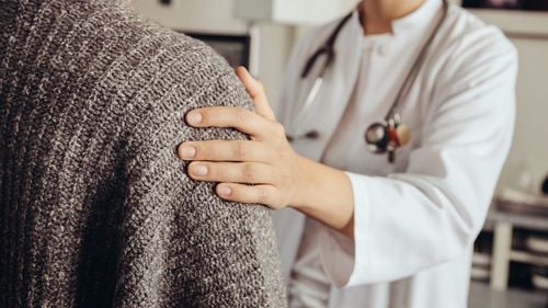 Ghid esențial de analize pentru femeile 40+: Sănătate și echilibru în perioada menopauzei