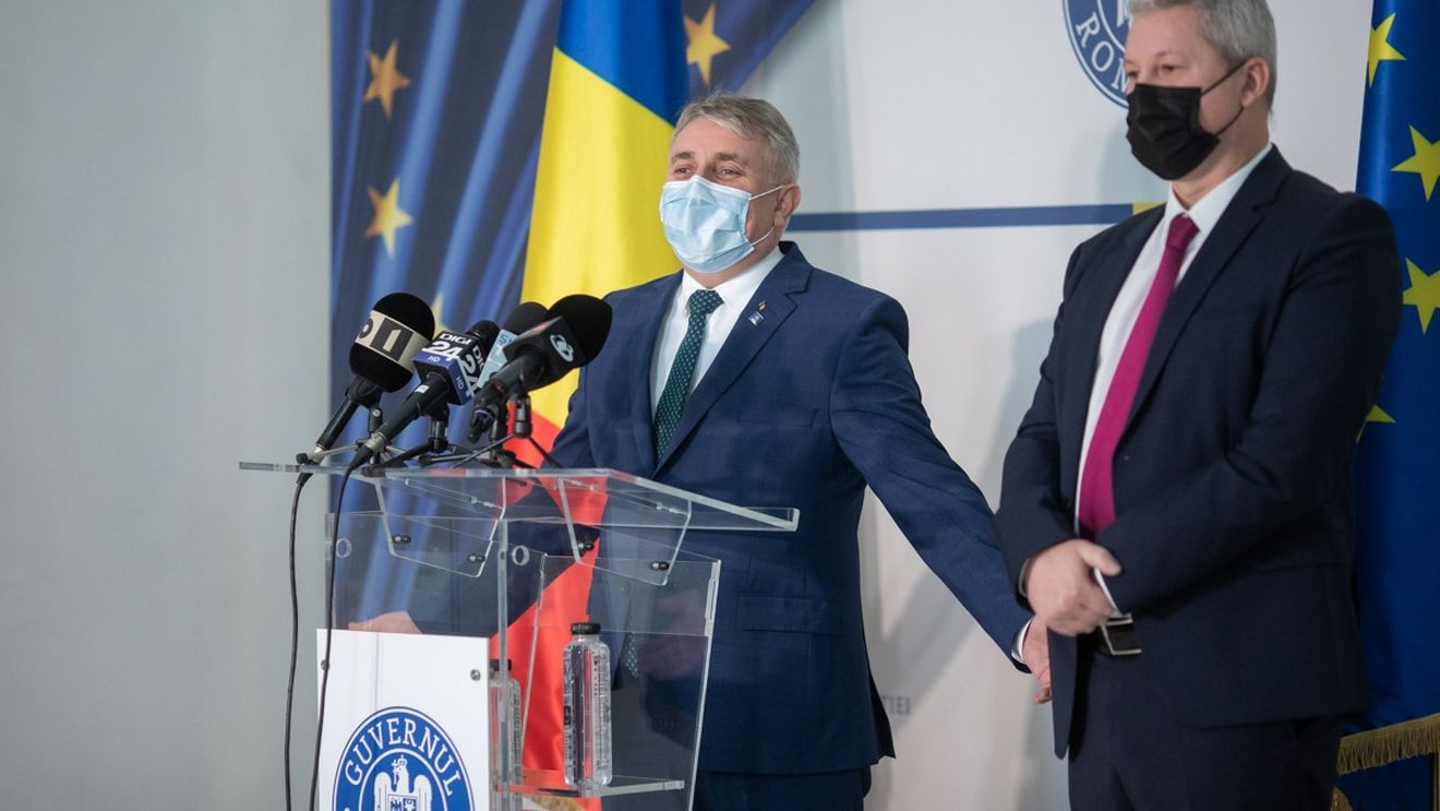 Lucian Bode, despre polițistul păcălit de colegi să ceară șefilor să-i fie „repartizat” un porc de Crăciun de 160 kg: „Acţiune a unor nefericiţi. Poliţiştii au umor. La MAI nu aprobăm glume”
