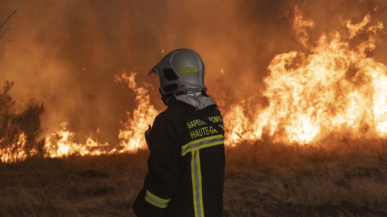 Macron convoacă o reuniune de criză, în timp ce incendiile se apropie de Bordeaux, iar Franța se pregătește pentru un nou val de caniculă