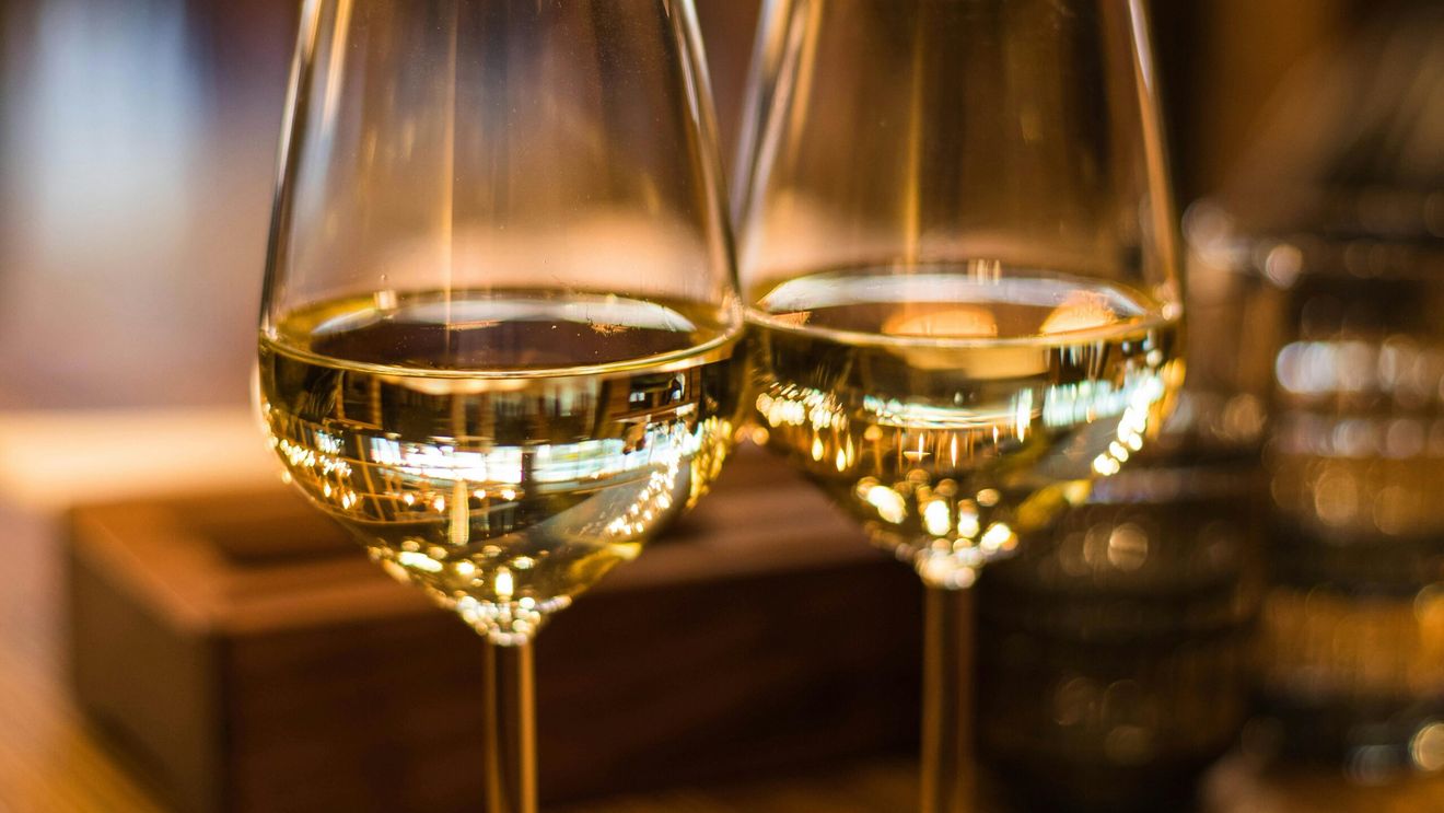 Cum păstrează restaurantele italiene cultura vinului la masă