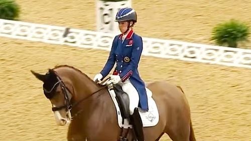 VIDEO Vedeta echitației mondiale, suspendată un an după difuzarea imaginilor în care-și biciuiește calul