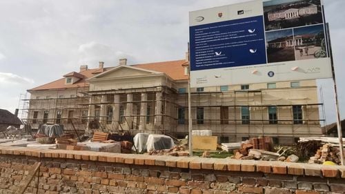 Întârzieri mari în reabilitarea conacului Mocioni de la Foeni. Există riscul de pierdere a fondurilor europene / Fostul președinte al CJ Timiș: “E o firmă foarte neserioasă. Toate lucrările pe care le-am avut cu ei sunt împotmolite”
