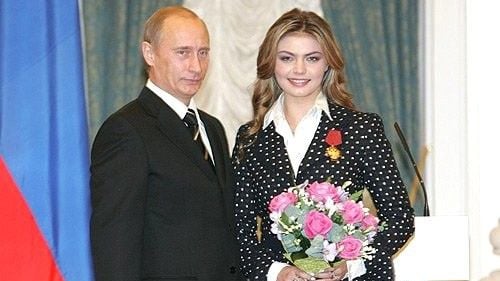 Putin are doi fii secreți care iubesc personajele Disney, detestate de liderul de la Kremlin/ Ivan și Vladimir Jr, în vârstă de 9 și 5 ani, ar fi copiii lui Putin cu fosta gimnastă Alina Kabaeva
