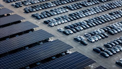 INS: Înmatriculările noi de vehicule rutiere pentru transportul pasagerilor au crescut cu aproape 20% față de anul trecut