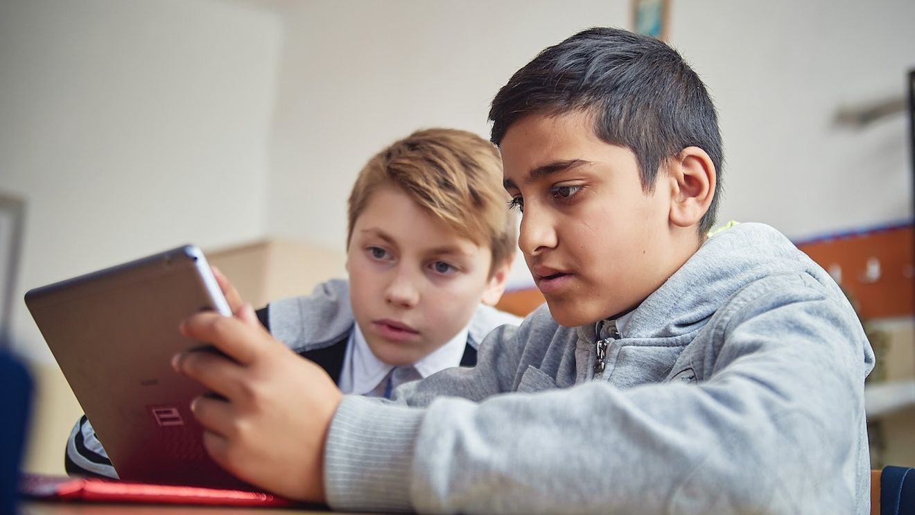 Sibiu: Peste 27% dintre preşcolari şi elevi învaţă online din cauza cazurilor de COVID-19