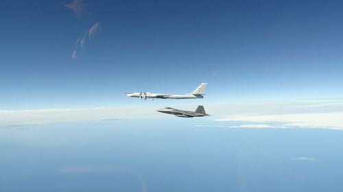 VIDEO Aviația americană a interceptat patru avioane de recunoaştere ruseşti Tu-142, la 120 de kilometri de statul Alaska