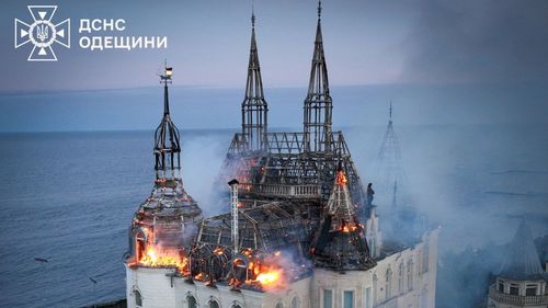 VIDEO Patru morţi şi aproape 30 de răniţi în Odesa, după ce o rachetă rusă a lovit o instituţie de învăţământ