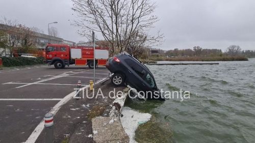 O mașină a ajuns în lacul Tăbăcărie din Constanța/ Nu există victime