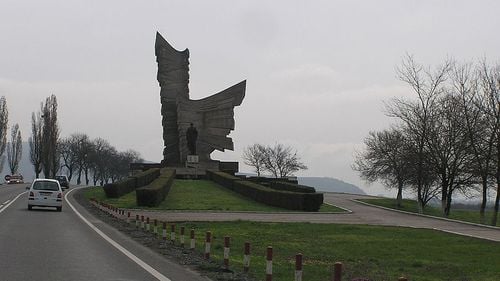 CJ Arad, plângere penală împotriva unei persoane care susţine că autorităţile judeţene vor demola Monumentul Eroilor de la Păuliş: „E momentul să luăm atitudine împotriva falsului promovat cu orice mijloace de persoane care mint doar ca să facă rău”