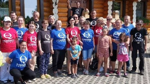 Partide neobișnuite, puțin cunoscute sau chiar ciudate care participă la alegeri pe 9 iunie / Ce le promite alegătorilor Partidul Patrioților Qanon și ce este Partidul Oamenilor Tineri