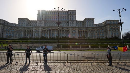 Marş de protest în jurul Parlamentului: Apel la ”unitate sindicală pentru acţiuni comune împotriva politicilor sociale şi economice”