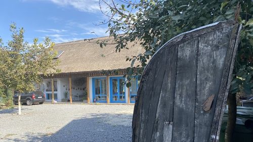 80% din pensiunile din judeţul Tulcea sunt rezervate de sărbătorile pascale / Programe speciale pentru turiști / E locul unde poți vedea cel mai tânăr pământ din Europa și cei mai bătrâni munți din România