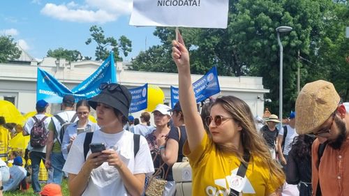 SURSE Ciolacu și Ciucă și-au împărțit sindicatele: Premierul negociază cu Educația, posibilul viitor premier cu CFR, Poliția și Sănătatea