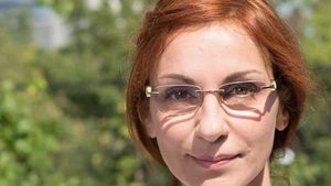 Încep trădările în rândul parlamentarilor apropiați de Dragnea: Carmen Mihălcescu, soția consultantului politic al șefului PSD, îi susține pe puciști
