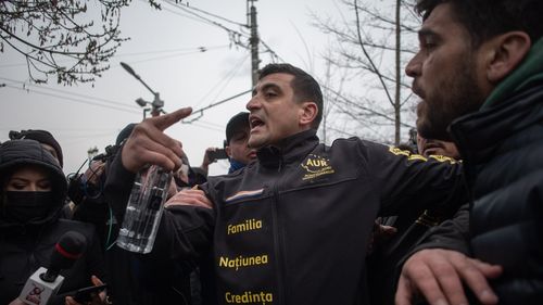 Scandal în AUR: Un deputat de Alba îl acuză pe Simion că ”l-a luat beția puterii” și amenință că mai mulți parlamentari vor pleca din partid/ Simion susține că 12 parlamentari i-au cerut garanții scrise pentru locuri eligibile în 2024