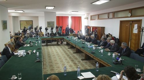 Imaginea zilei: Isărescu şi conducerea BNR, ignoraţi de PSD