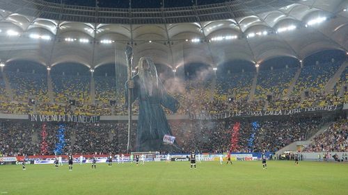 VIDEO Mișcarea M..E PSD se extinde pe marile stadioane. Mii de suporteri dinamoviști și ai FCSB au scandat duminică la derby-ul de pe Arena Națională