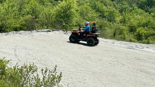 FOTO Cu ATV-ul prin vulcanii noroioși de la Berca: ”Fierbătorile”, platoul mai puțin cunoscut al celebrei zone turistice, neprotejat de lege și nici de iubitorii de senzații tari