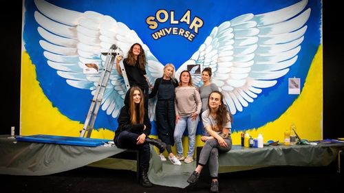 FOTO Ucrainenii refugiați în Constanța organizează o expoziție caritabilă pentru a-i ajuta pe cei rămași în țară, de Moș Nicolae/ Cum poți trimite cadouri de Crăciun copiilor din Ucraina