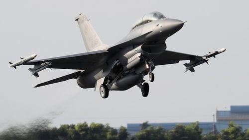 Un avion de luptă american F-16 s-a prăbuşit în Marea Galbenă, în Coreea de Sud/ Pilotul a reușit să se catapulteze