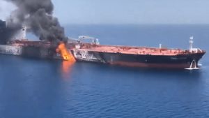 Explozie pe un petrolier norvegian, lovit în largul Omanului, după ce Statele Unite au reluat bombardamentele împotriva Iranului