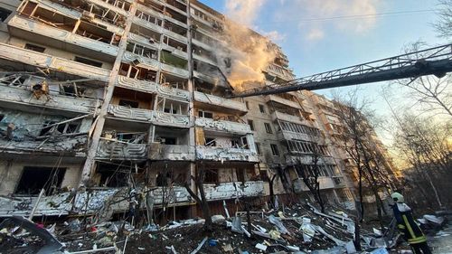 Primarul Kievului: Capitala s-ar putea confrunta cu pene de curent şi cu întreruperi ale reţelei de alimentare cu apă şi căldură din cauza atacurilor ruse asupra reţelei energetice ucrainene / Locuitorii ar trebui să ia în calcul să se mute temporar