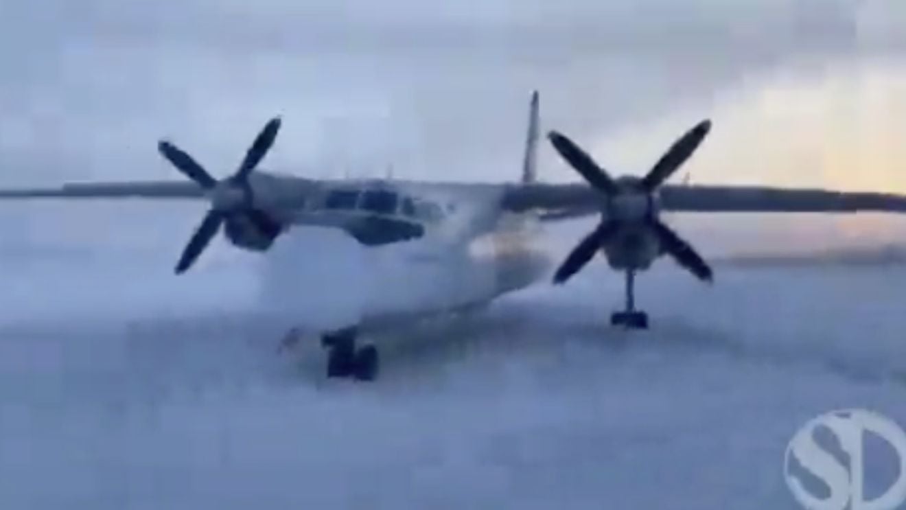 Un avion rusesc de pasageri a aterizat din greșeală pe un râu înghețat