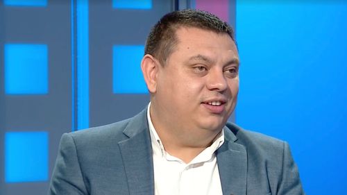 Profesorul Liviu Drăghici: Eu îi las pe elevii mei la teste cu manualele, caietele și telefoanele pe bancă. Scopul meu nu e să-mi reproducă o informație, ci să o selecteze și să vină cu opinia proprie