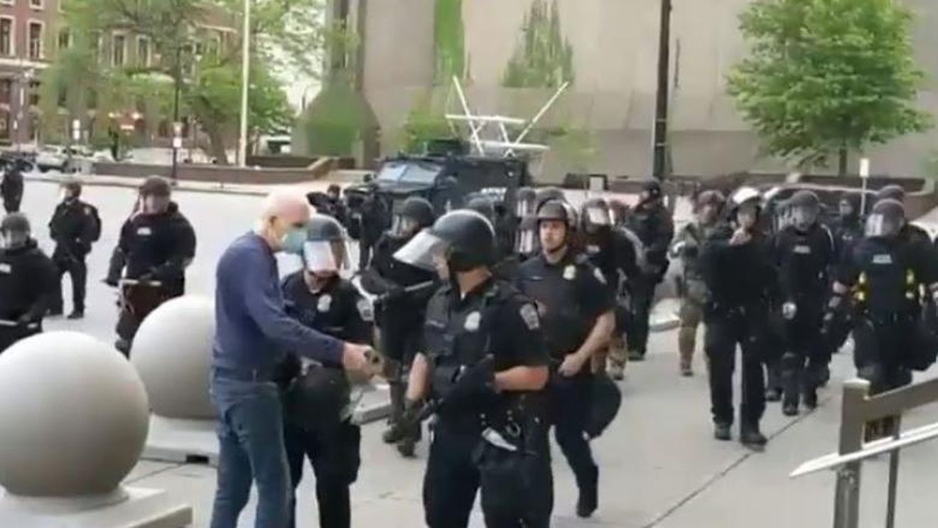 SUA: Au fost arestați alți doi polițiști care au împins un bărbat de 75 de ani, în timpul unui protest