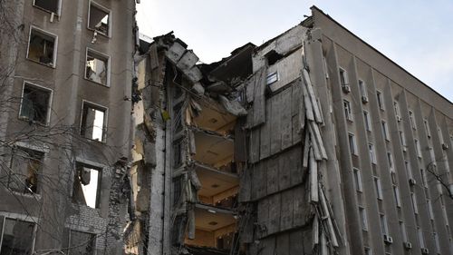 Bilanţul atacului de la Mîkolaiv a ajuns la 12 persoane ucise şi 33 rănite/ Zelenski denuţă un atac perfid