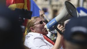EXCLUSIV Diana Șoșoacă și Luis Lazarus, europarlamentari SOS, respinși de partidul german de extremă dreaptă AFD  / Europarlamentar AFD: Am avut o discuție cu cei de la SOS și am decis în unanimitate să nu îi primim în viitorul grup din Parlamentul European