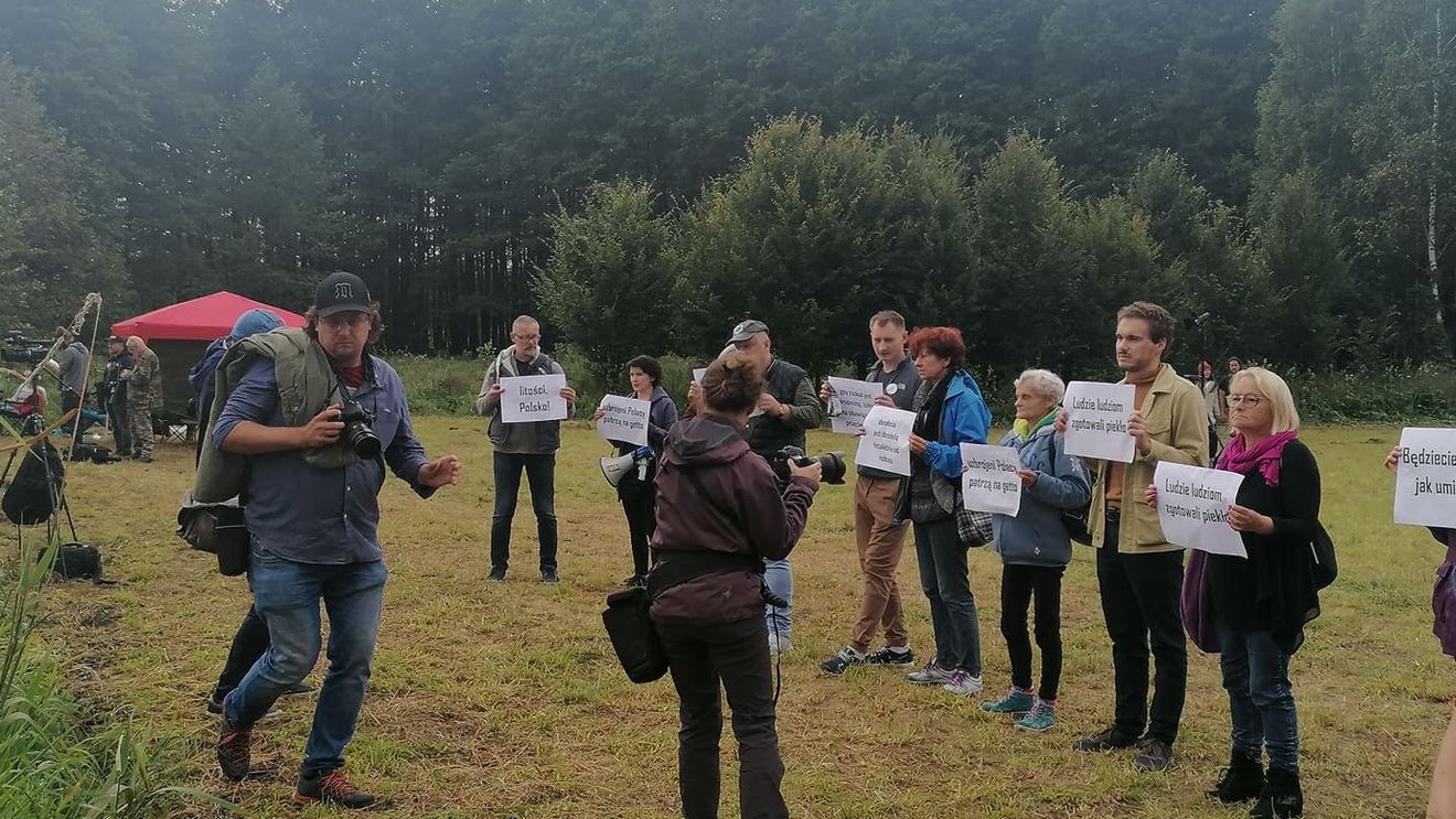 Gesturi de solidaritate cu refugiații la frontiera dintre Polonia și Belarus. CEDO obligă Polonia și Letonia să acorde ajutor refugiaților la frontierele lor