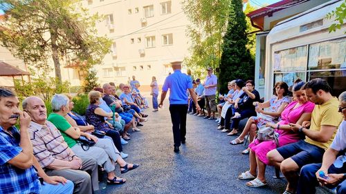 Sectorul 6: Centrul de recenzare din strada Floarea Roșie, închis de luni / Un punct fix va fi amenajat în vecinătate