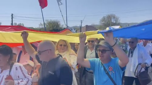 VIDEO Serbările Naționale de la Țebea, marcate de huiduieli și propagandă politică / Tabăra extremiștilor AUR, întâlnire cu membrii extremiști SOS România
