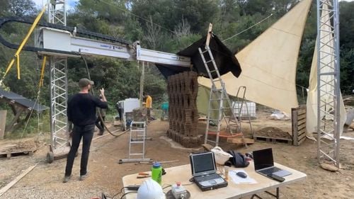 "Nu avem nevoie de mai mult beton": Un nou sat din Tanzania va folosi o imprimantă 3D și pământ pentru a-și construi comunitatea / Proiectul include infrastructură pentru copiii defavorizați