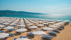 Tragedie în turismul din Bulgaria / După stațiunea Albena, și Sunny Beach anunță că majoritatea hotelurilor se vor închide până în 10 septembrie / Numărul turiștilor a scăzut cu 80%, zborurile charter anulate în masă