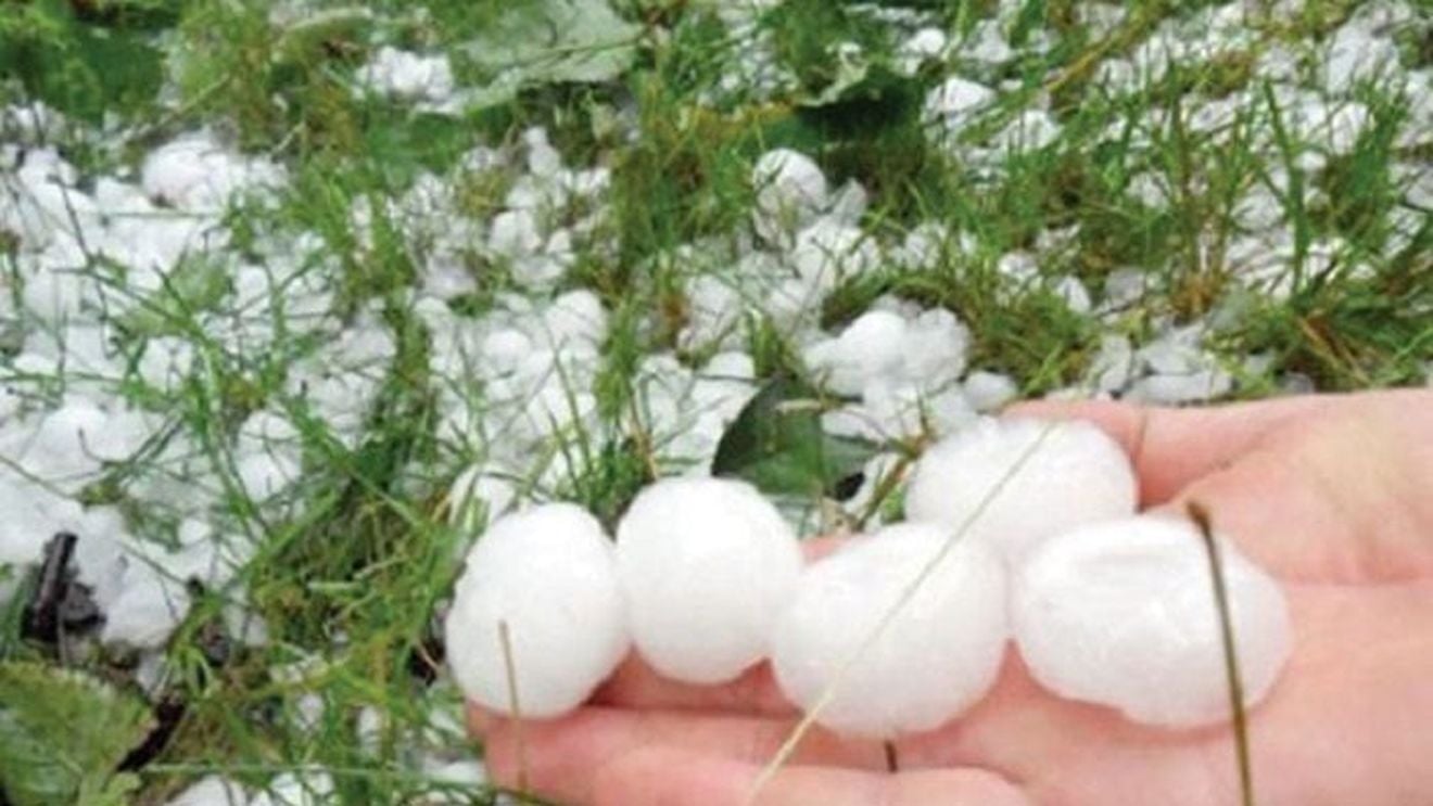 Grindină gigantică, cu dimensiuni de până la 14 centimetri, în Australia după ce o furtună de primăvară s-a abătut asupra coastei estice / 95.000 de locuinţe au rămas fără electricitate