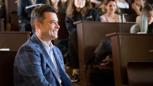 Judecătoria Sectorului 5 a respins toate contestațiile depuse de primarul PSD Daniel Florea, care a încercat să-l blocheze pe contracandidatul său de la PNL, Cristian Băcanu, precum și pe candidații liberali la Consiliul Local și Consiliul General