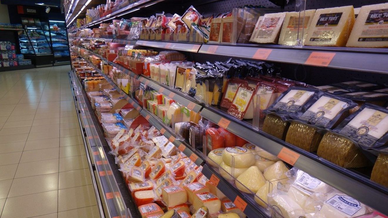 Ciolacu: Prețurile vor scădea semnificativ la alimentele de bază / Scăderea nu va pune presiune pe producătorii români / Lista produselor vizate