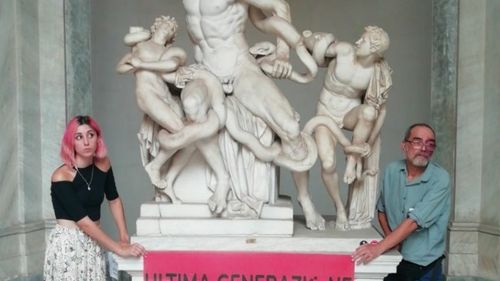 Un tribunal din Vatican îi obligă pe activiștii pentru climă să plătească daune de aproape 30.000 de euro/ Ei s-au lipit de una dintre cele mai faimoase statui de la Muzeele Vaticanului