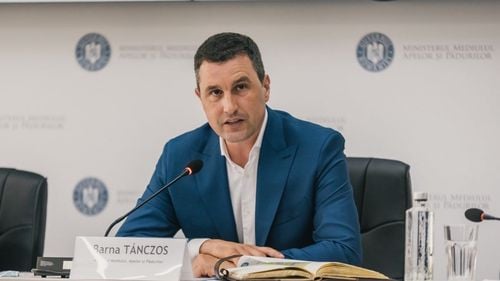 VIDEO Cum a evitat ministrul Tanczos Barna răspunsuri și clarificări, asaltat la Guvern cu întrebări pe tema poziției UDMR față de declarațiile rasiste ale lui Viktor Orban