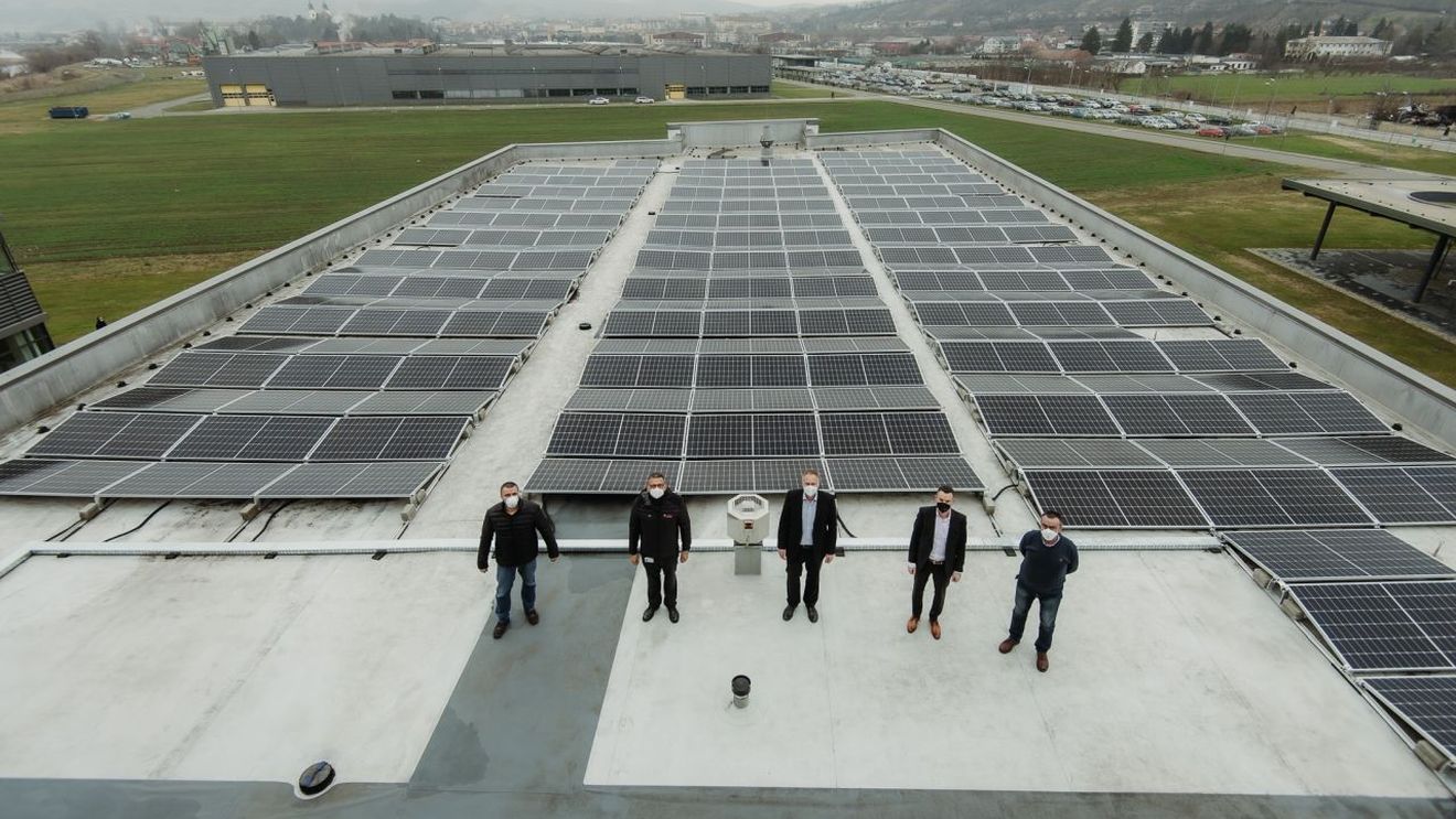 Bosch anunță că își reduce consumul de energie cu 10% în fabrica de la Blaj prin instalarea de panouri fotovoltaice /  385 MWh/an sunt produși exclusiv din surse regenerabile, echivalentul a 165 de tone de CO2
