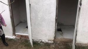 Peste 100 de școli cu toaletă în curte au apărut de anul trecut până acum, potrivit unui proiect de hotărâre de guvern / MEC alocă 14,5 milioane de lei pentru desființarea latrinelor