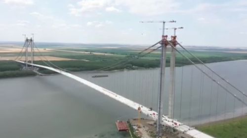 A fost montat ultimul segment de tablier la podul suspendat peste Dunăre de la Brăila și ar putea fi deschis în decembrie / Va fi interzis accesul bicicliștilor și al pietonilor