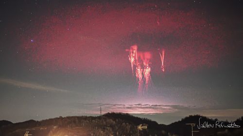 Nu e „Independence Day”! / Un nou inel de lumină roșie, imortalizat deasupra Italiei / Imaginea a fost generată de un fulger puternic deasupra Mării Adriatice