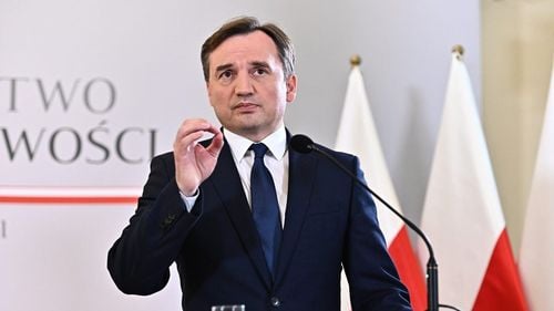 Fostul ministru polonez al justiţiei, reţinut pentru refuzul de a depune mărturie în ancheta privind programul Pegasus