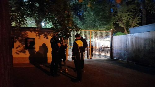 VIDEO Sute de locuitori din Sectorul 3 trăiesc un calvar din cauza unei terase unde se ţin concerte în aer liber / Terasa a fost amendată pentru că nu are autorizaţie de construire, nu deţine aviz de funcţionare comercială şi pentru că a tulburat ordinea şi liniştea publică